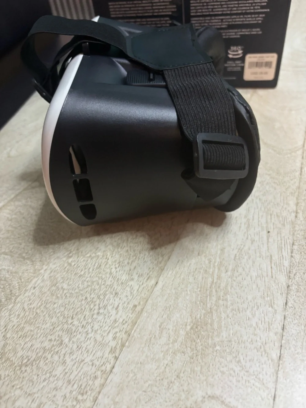 American Eagle Outfitters Black Mobile Phone VR Headset Boxed